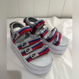 Nike  NWOT platform sandals strappy size 5 gray red blue white